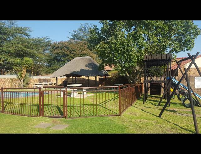 2 BEDROOM APARTMENT SOLD IN THERESAPARK